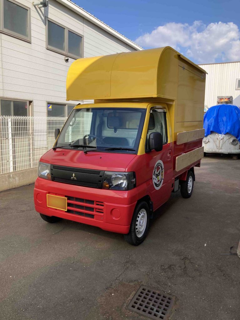 軽トラックをベースにキッチンカーを製作。