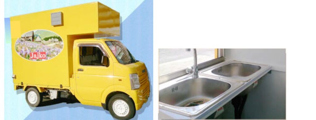 福岡県に納車したキッチンカー。軽トラックをベースに製作した。