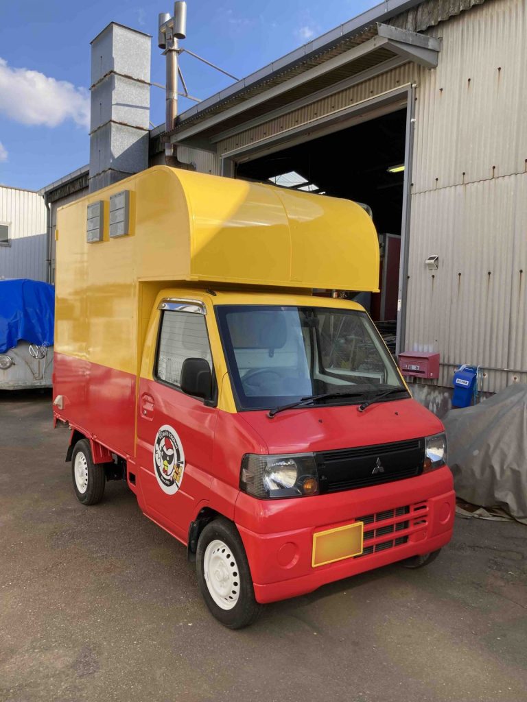 軽トラックをベースにキッチンカーを製作。