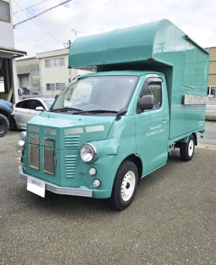 福岡県に納車したキッチンカー。軽トラックをベースに製作した。シトロエン仕様に改造している。