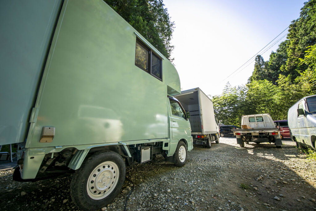 軽トラックをベースに製作したキッチンカー。たこ焼きを販売予定