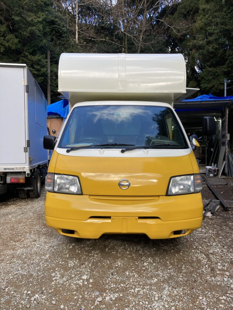日産ボンゴがベースの中型キッチンカー