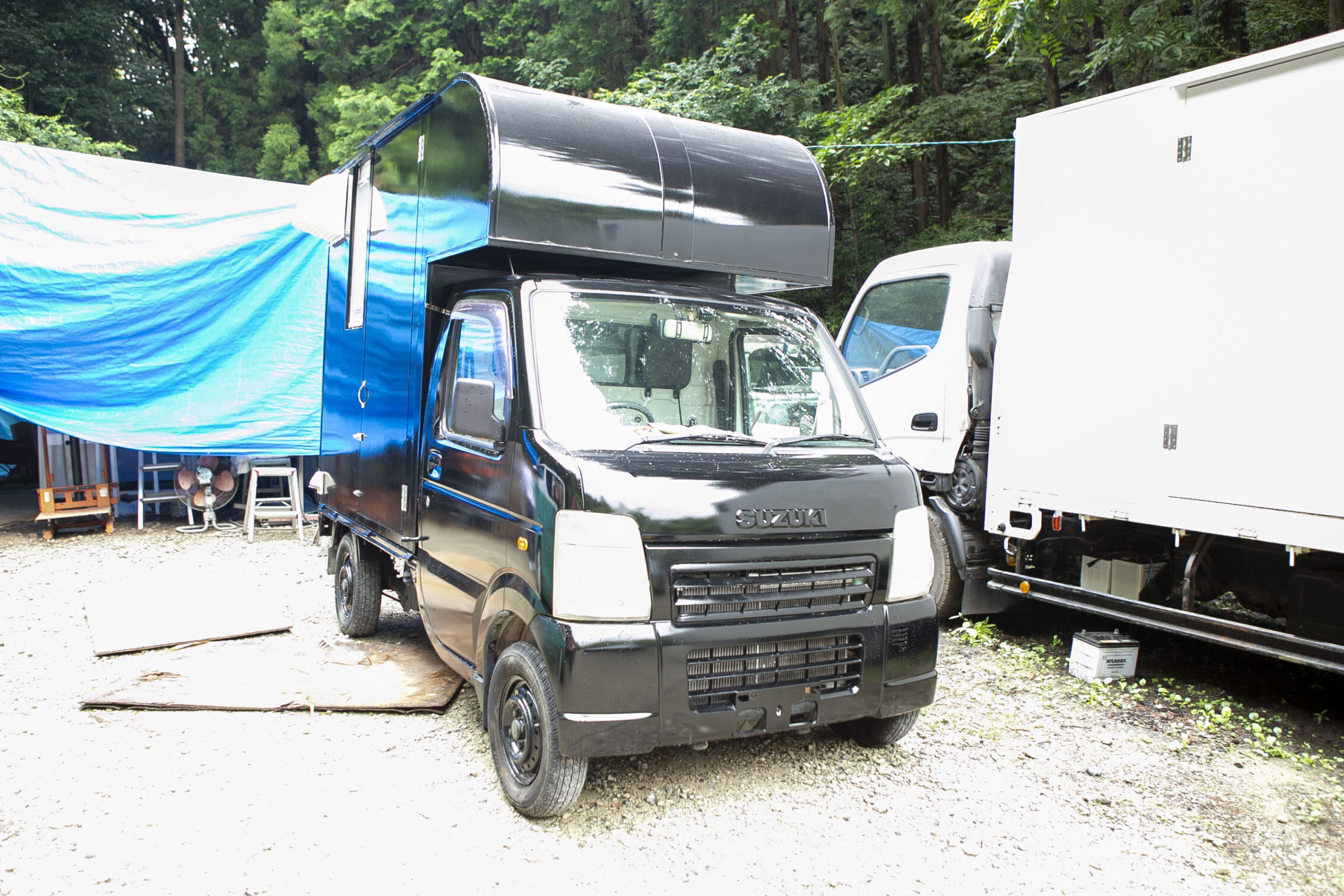 軽トラックをベースに製作したキッチンカー。